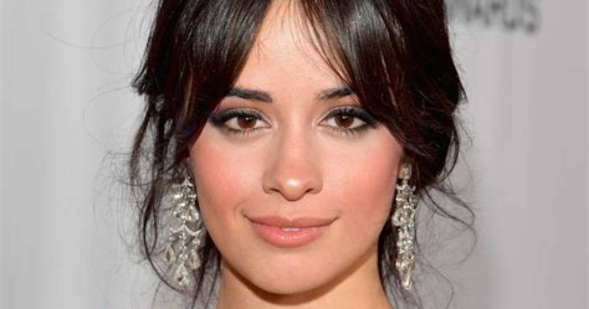 30 Side-Swept Bangs to Show Your Stylist Asap