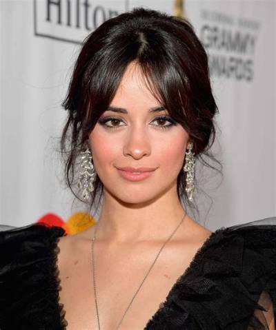 30 Side-Swept Bangs to Show Your Stylist Asap