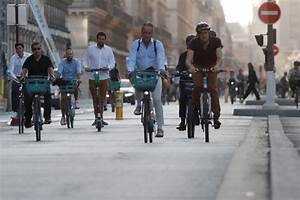 A Longtime City of Cars, Paris Is Seeing a New Kind of Road Rage: Bike-Lane Traffic Jams