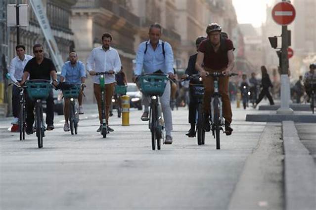 A Longtime City of Cars, Paris Is Seeing a New Kind of Road Rage: Bike-Lane Traffic Jams