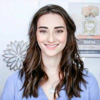 Abby Shapiro Bio, Wiki, Age, Height, Family, Ben Shapiro, Husband and Net Worth.