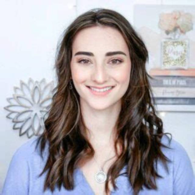 Abby Shapiro Bio, Wiki, Age, Height, Family, Ben Shapiro, Husband and Net Worth.