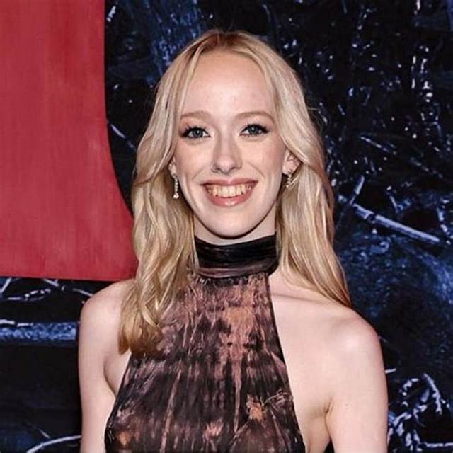 Amybeth Mcnulty Biography, Age, Family, Boyfriend, Blonde, Teeth and Awards.