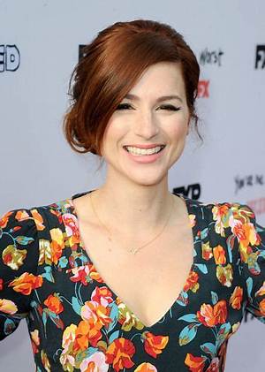 Aya Cash Bio, Wiki, Age, Family, Height, Husband, the Wolf of Wall Street, Movies and Net Worth.