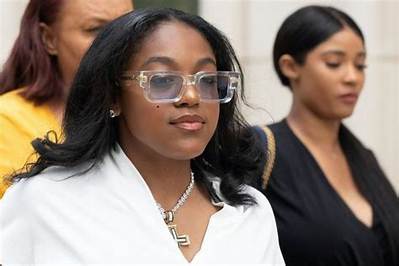 Azriel Clary Age, Biography, Married, Now, Net Worth, Parents, Instagram, vs R. Kelly