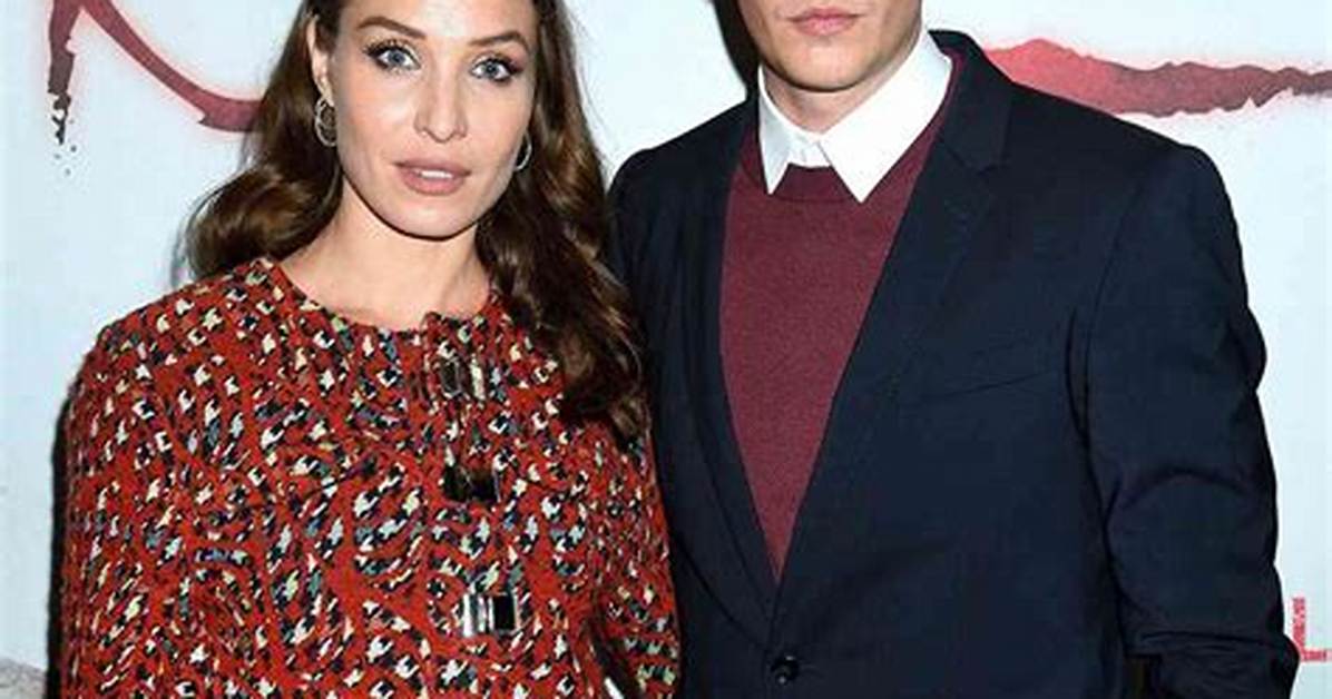 Bill Skarsgard Has a Girlfriend, Is She His Wife? What About His Net Worth?