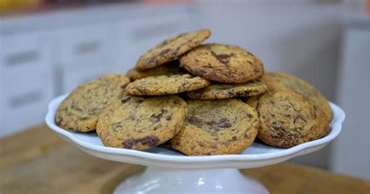 Bobby Flay's Chocolate Chip Cookie Recipe Is Apparently '1 of the Greatest of All Time'