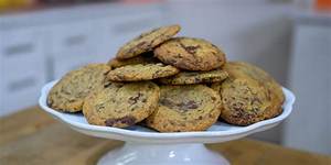 Bobby Flay's Chocolate Chip Cookie Recipe Is Apparently '1 of the Greatest of All Time'