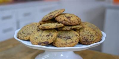 Bobby Flay's Chocolate Chip Cookie Recipe Is Apparently '1 of the Greatest of All Time'