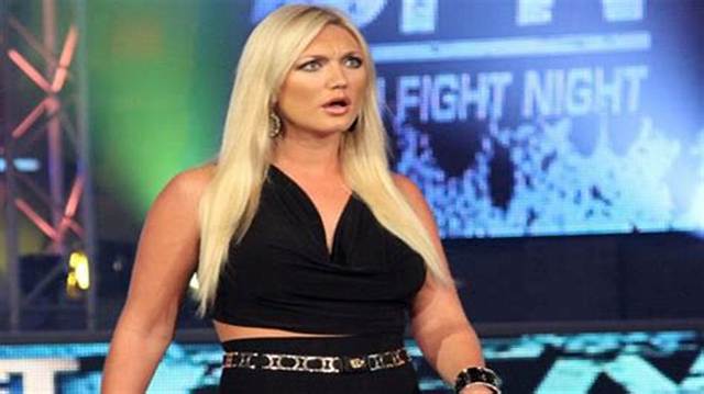 Brooke Hogan Biography, Age, Height, Husband, Songs and Net Worth
