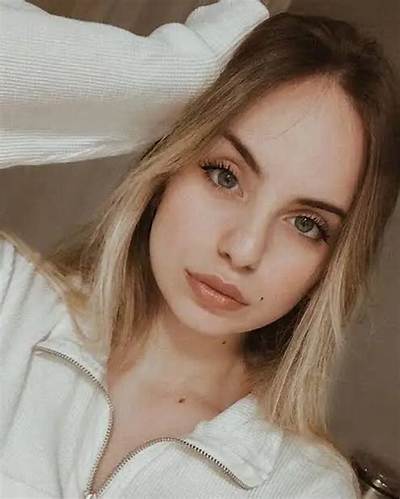 Cemre Solmaz Height, Age, Boyfriend, Biography, Wiki, Net Worth