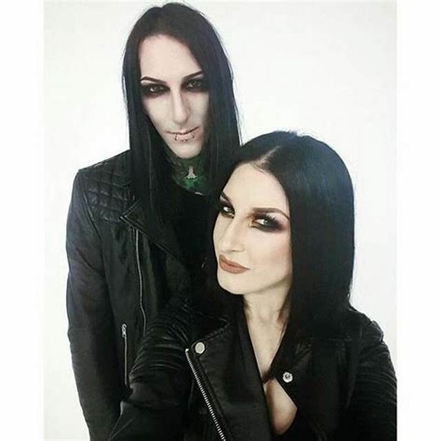 Chris Motionless Is Not Married. Dating Girlfriend: Gaiapatra. Kids: Riley Cerulli