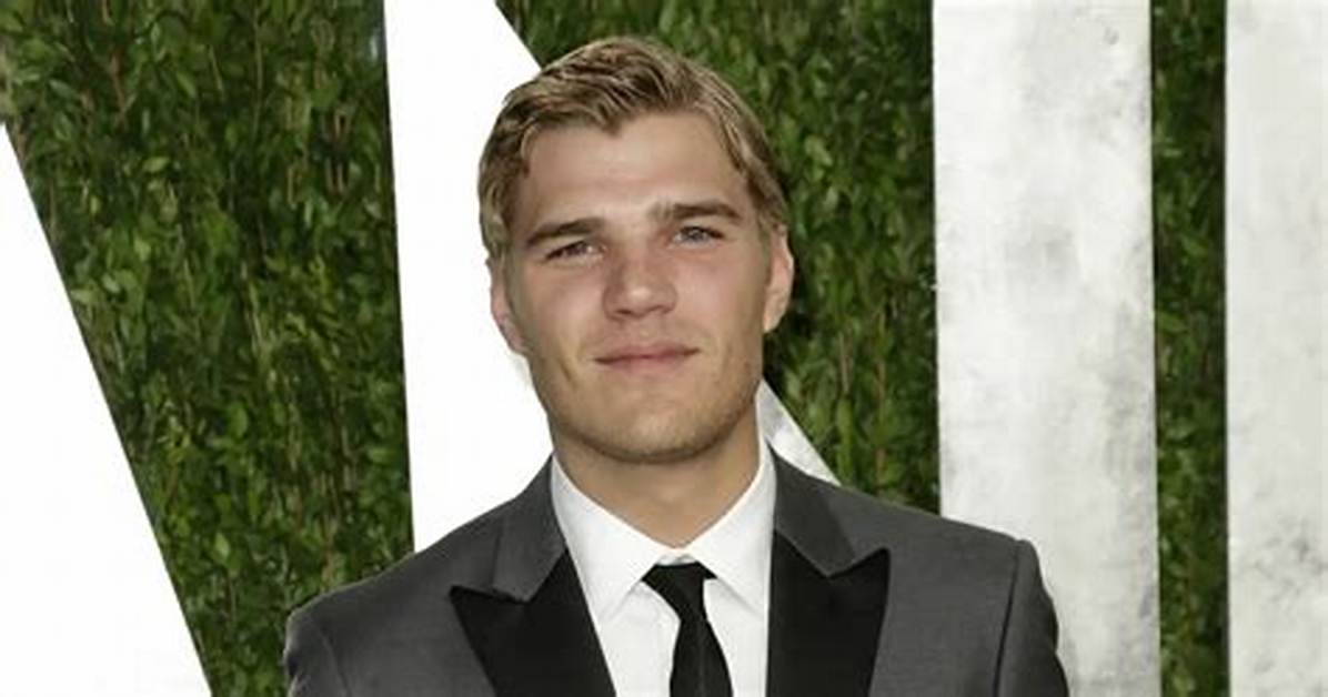 Chris Zylka Bio, Wiki, Age, Height, Wife, Spiderman, Movies, Tv Shows, and Net Worth.