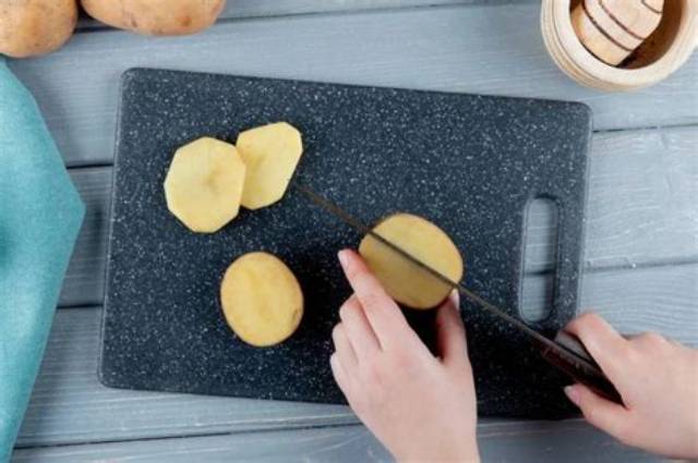 Comment Couper Pomme De Terre Pour Frite?