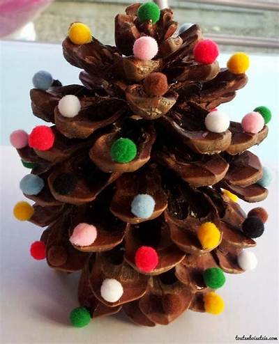 Comment Decorer Une Pomme De Pin Pour Noel?