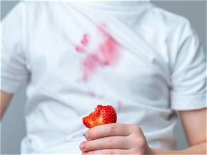 Comment Enlever Des Taches De Fruits Rouges Sur Une Nappe?