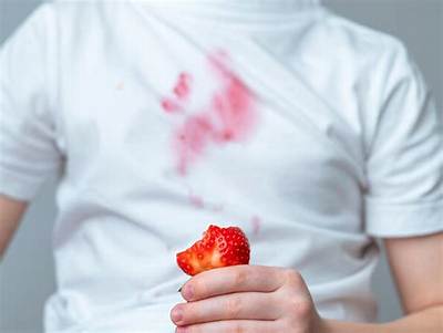 Comment Enlever Des Taches De Fruits Rouges Sur Une Nappe?