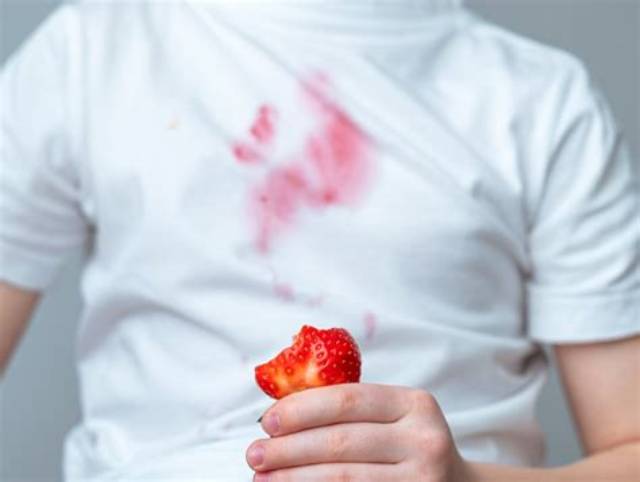 Comment Enlever Des Taches De Fruits Rouges?
