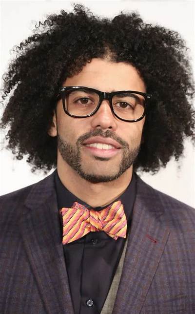 Daveed Diggs Height, Weight, Net Worth, Age, Birthday, Wikipedia, Who, Nationality, Biography