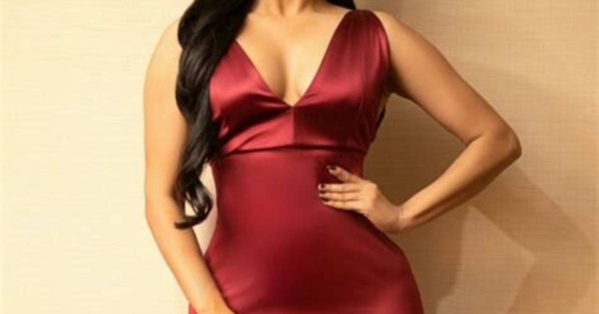 Divya Bharathi Flaunts Her Curvaceous Body