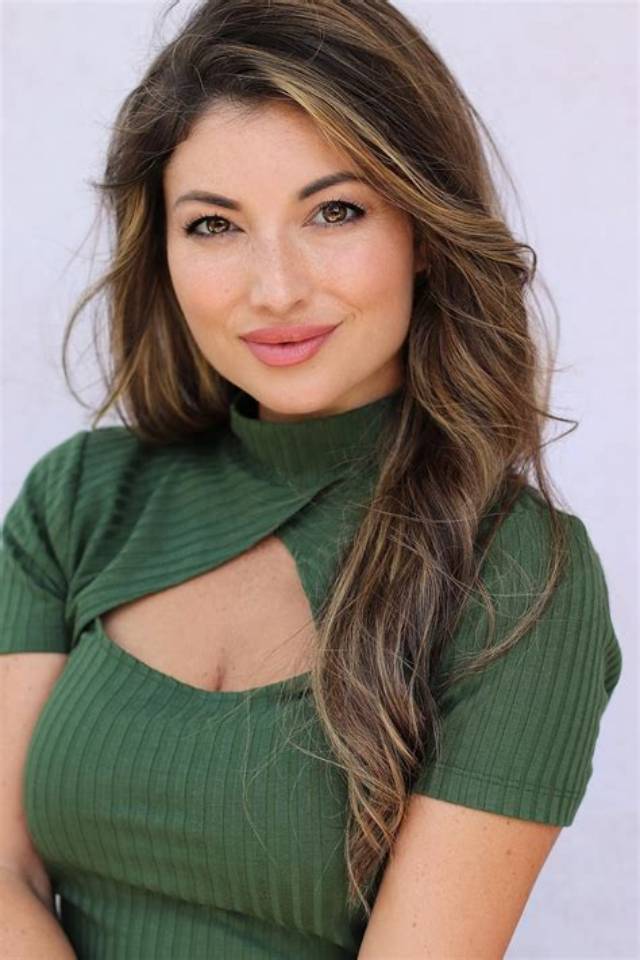 Does Ashton Leigh Have a Husband? Wikipedia Biography and More