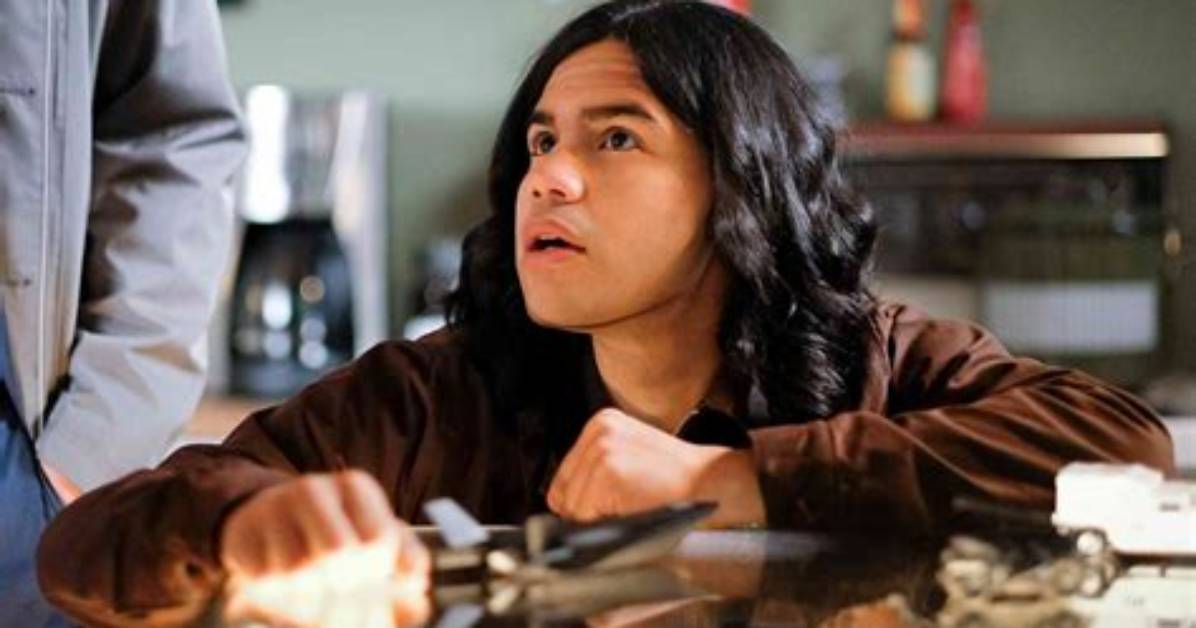 Does Carlos Valdes from the Flash Have Girlfriend? or Is the Gay Rumor True?