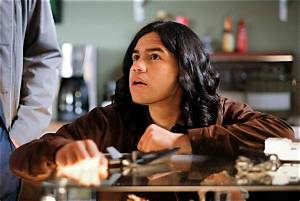 Does Carlos Valdes from the Flash Have Girlfriend? or Is the Gay Rumor True?