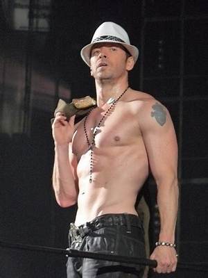 Donnie Wahlberg: Husband, Net Worth, Tattoos, Smoking & Body Facts