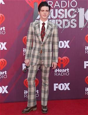 Drake Bell Height, Weight, Body Measurements, Shoe Size
