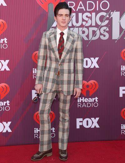 Drake Bell Height, Weight, Body Measurements, Shoe Size