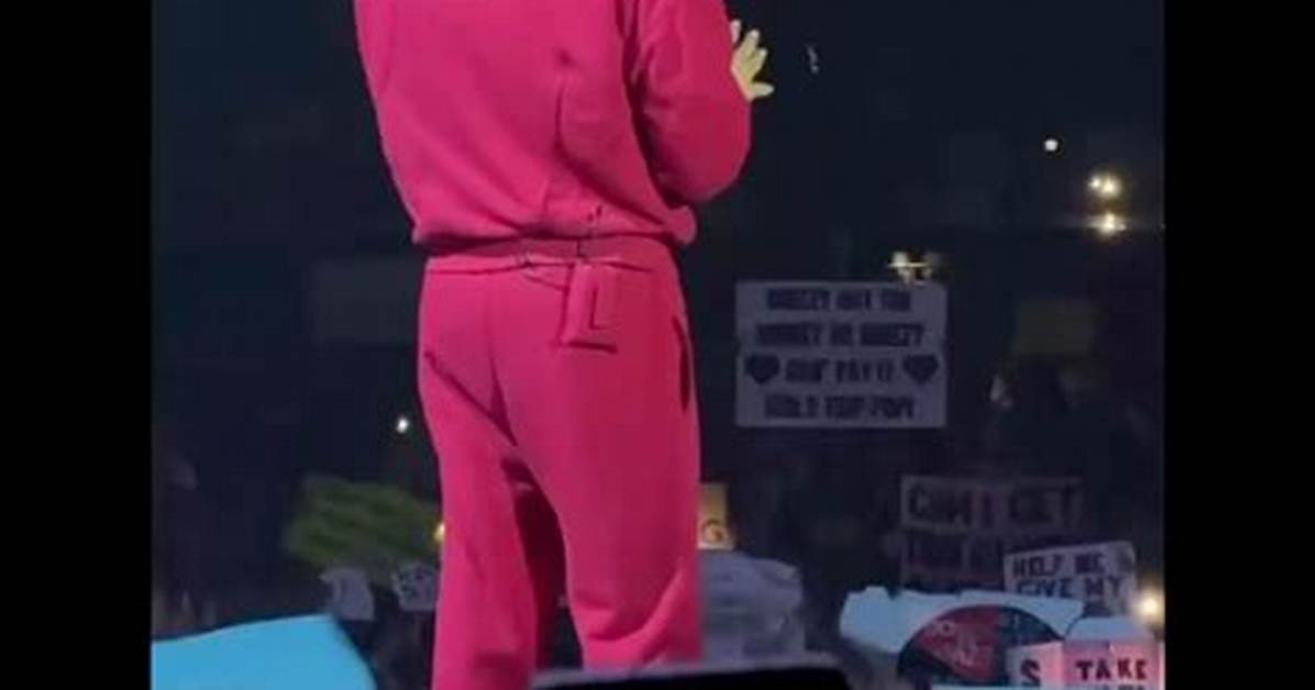 Drake Kisses Pregnant Fan’s Belly at Latest L. A. Show