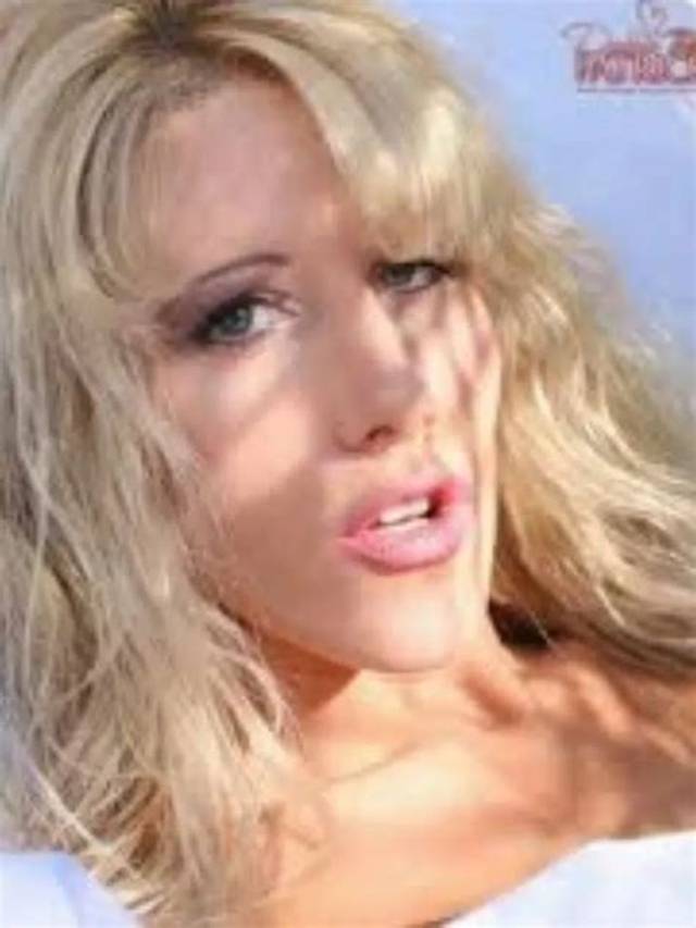 Esther Hanuka Age, Wiki, Biography, Height, Husband, Instagram