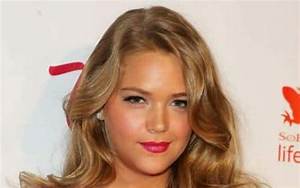 Esti Ginzburg Height, Weight, Measurements, Bra Size, Shoe Size