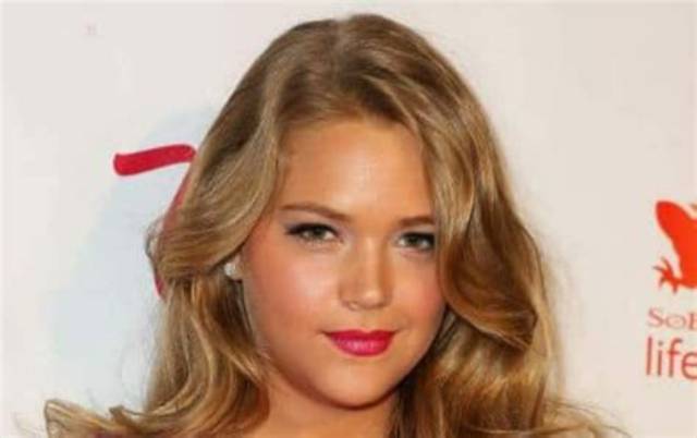 Esti Ginzburg Height, Weight, Measurements, Bra Size, Shoe Size
