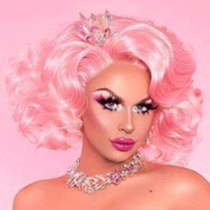 Farrah Moan (Drag Queen) Bio, Age, Wiki, Met Gala, Height, Husband, Net Worth, and Twitter