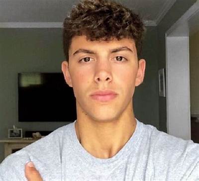 Gage Gomez Bio, Wiki, Age, Height, Wife, Family, Parents, Salary and Net Worth