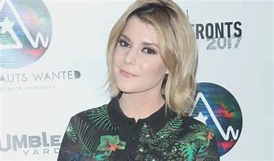 Grace Helbig’s Net Worth, Age, Height, Weight, Boyfriend, Dating, Bio-Wiki