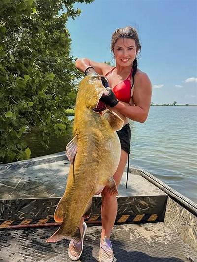 Hannah Barron Bio, Wiki, Net Worth, Married, Husband, Age