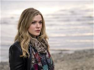 Harriet Dyer Bio, Age, Height, Parents, Siblings, Husband, Tv Shows, Films and Net Worth