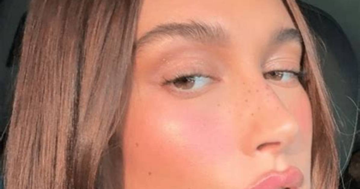 Here's Exactly How to Copy Hailey Bieber's New "Cinnamon Cookie Butter" Hair