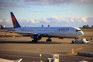 How Delta Masters the Game of Overbooking Flights