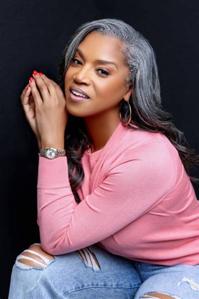 How Old and Tall Is Rolanda Rochelle?