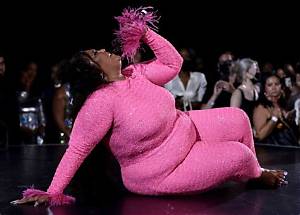 How Old Is Lizzo Big Grrrls Transgender Dancer Jayla Sullivan Age? Wikipedia Net Worth