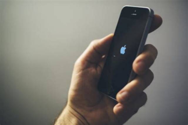 Iphone 4 Pomme Qui S’allume Et S’éteint?