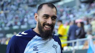 Is Borja Iglesias Gay?