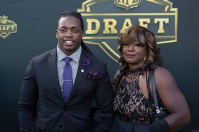 Is Keisha and Melvin Gordon Iii Still Dating? His Parents, Family, Salary, Jersey