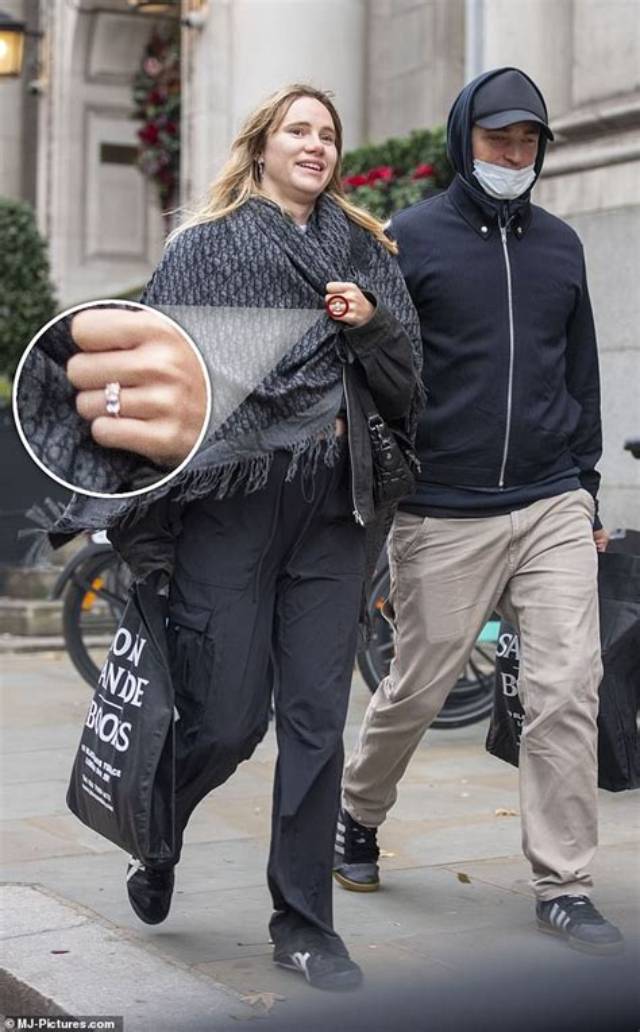 Is Suki Waterhouse Pregnant Again in 2022? Fans Wonder If Robert Pattinson Girlfriend Has a Baby Bump