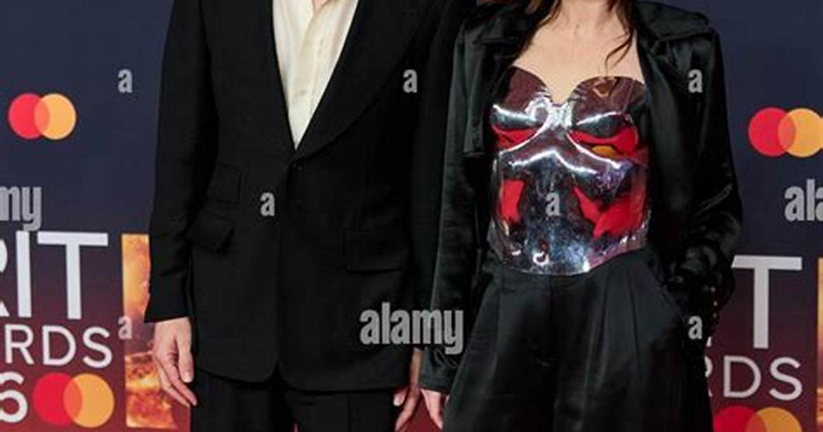 Is Tim Burgess Married? Is the Musician Gay or Straight?