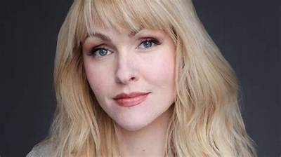 Jenn Lyon Net Worth