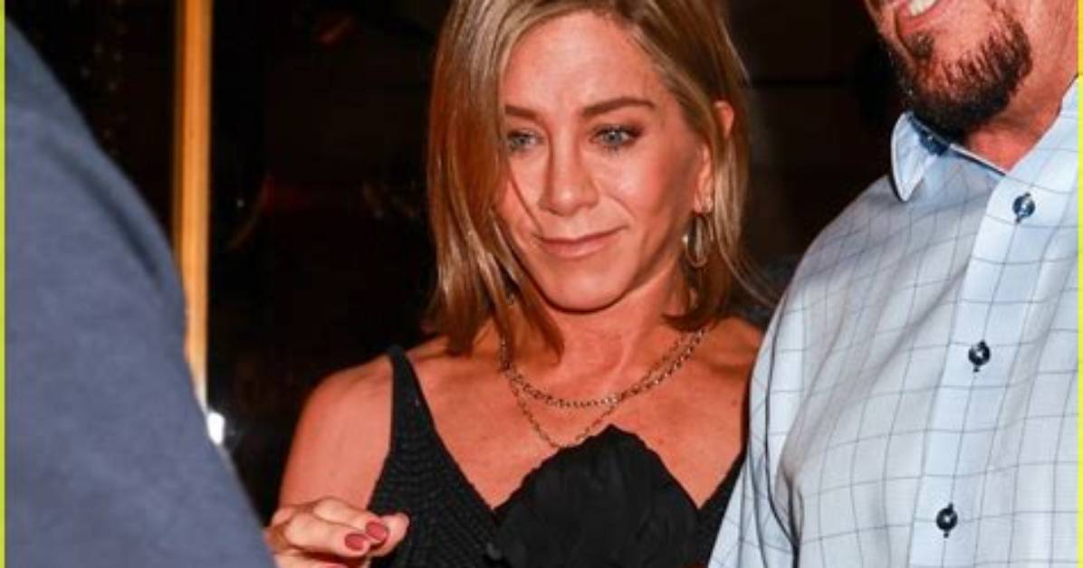 Jennifer Aniston & Courteney Cox Enjoy Night out with Friends in Beverly Hills! | Courteney Cox, Jennifer Aniston | Just Jared: Celebrity News and Gossip